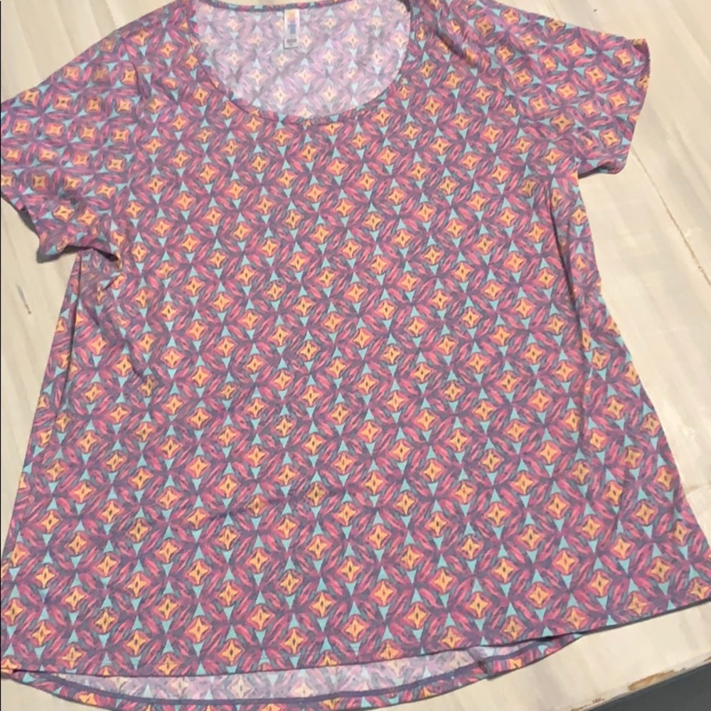 NWT LuLaRoe Classic Tee